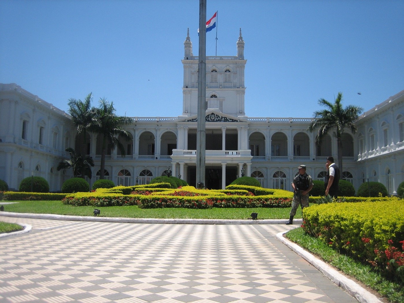 Palais de López et drapeau paraguayen à Asunción