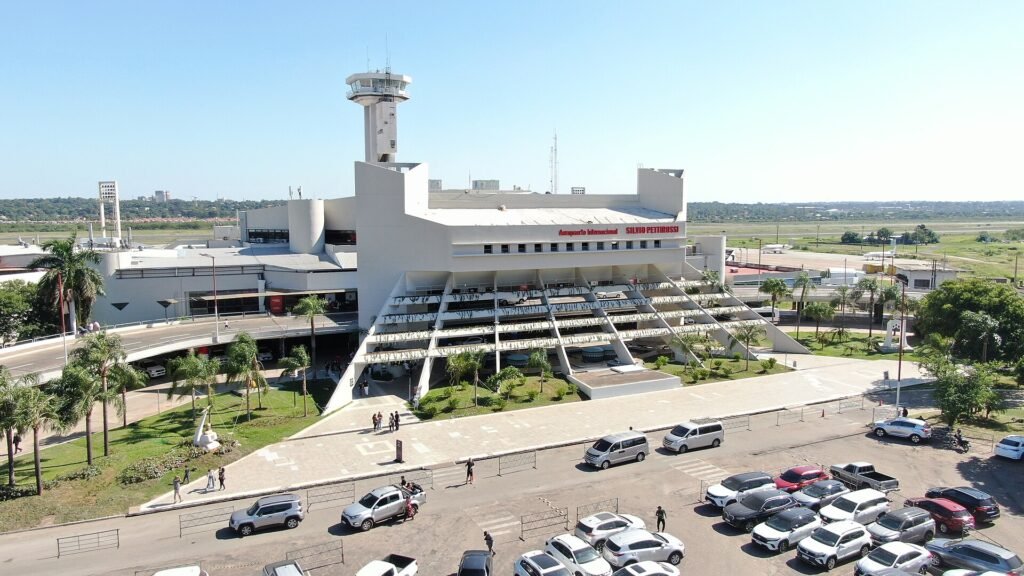 Silvio Pettirossi International Airport, the main arrival point for many newcomers.
