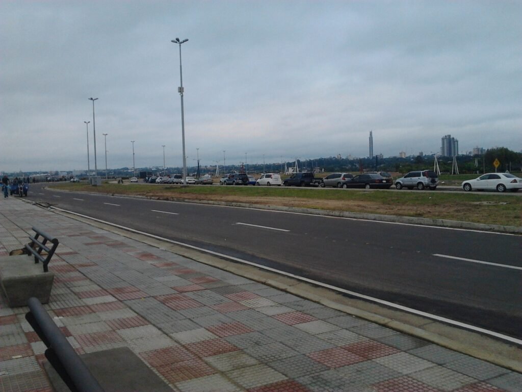 The bay of Asunción and its urban surroundings.