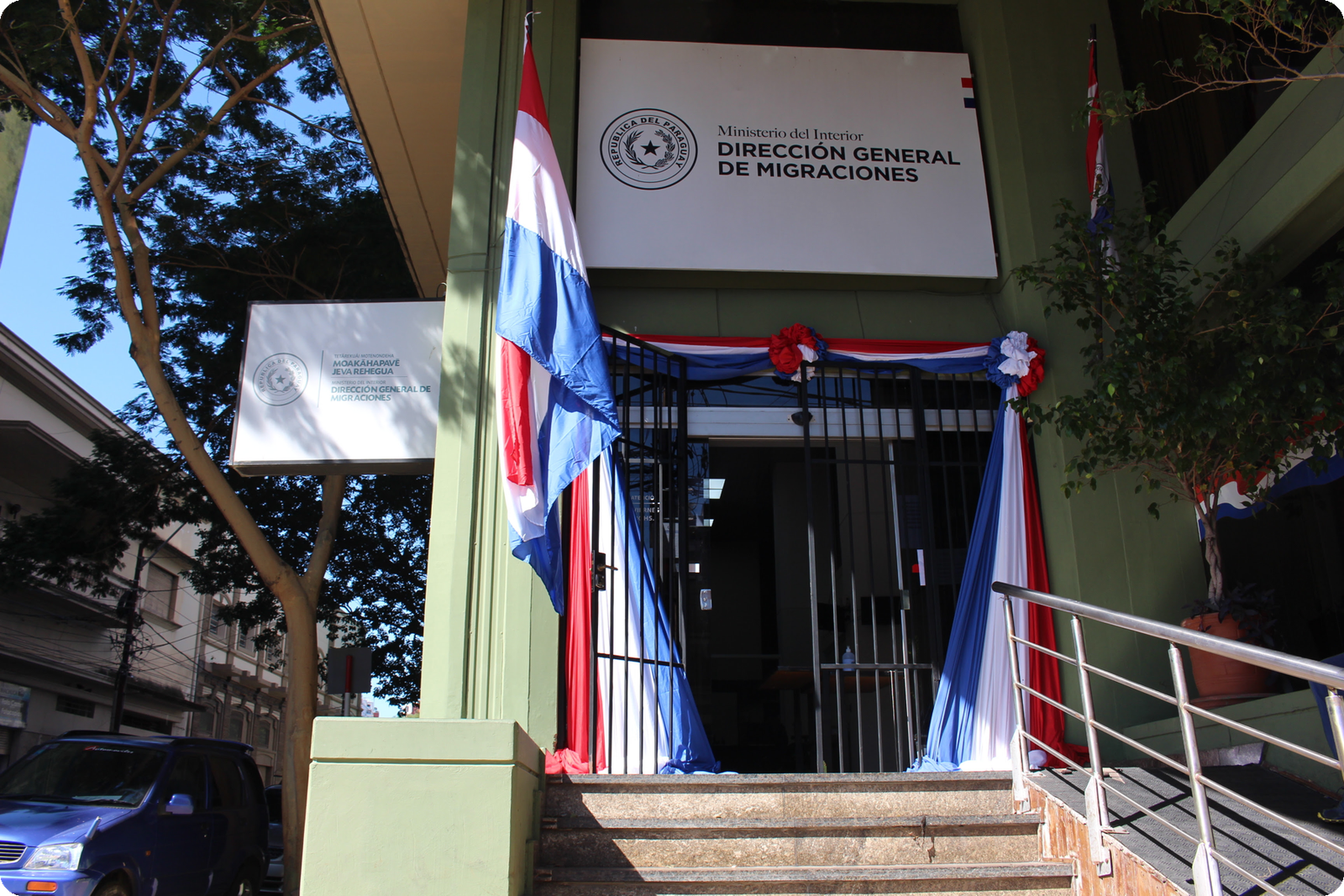 Migraciones office illustration from the Destination Paraguay guide